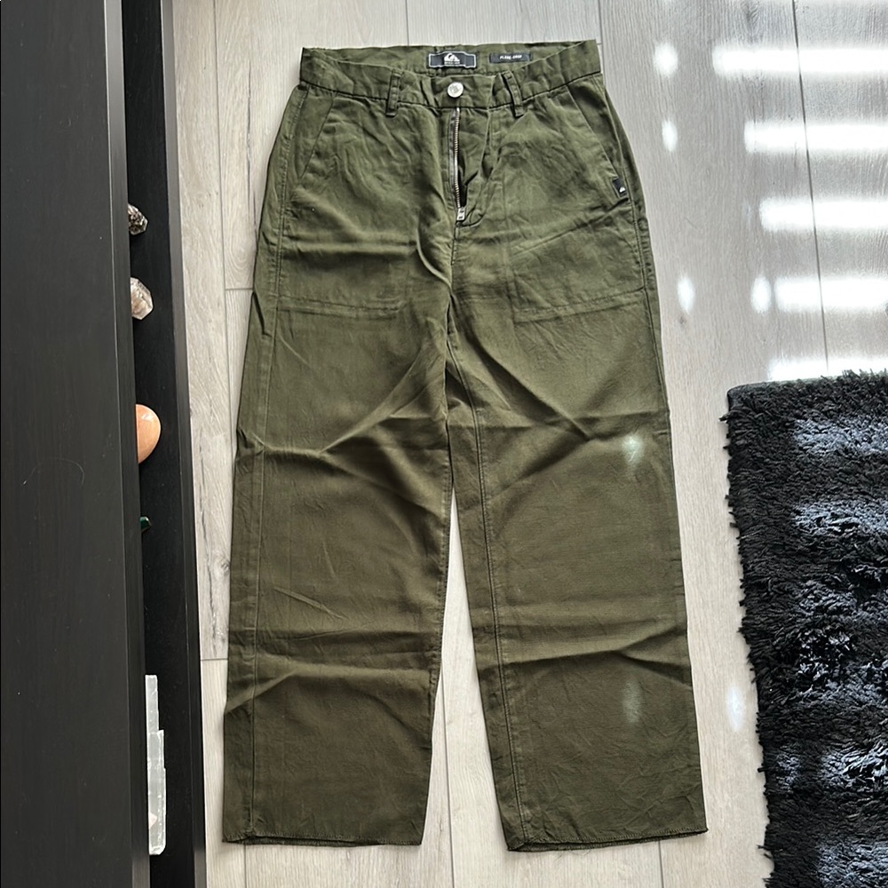 Quiksilver Dark Olive flare-crop // size 26